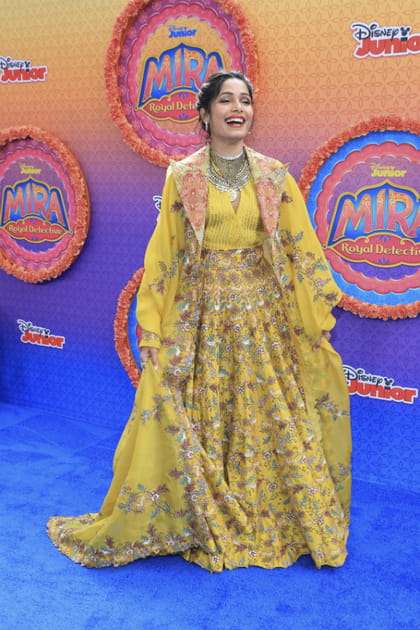 FLOP : Freida Pinto en robe traditionnelle