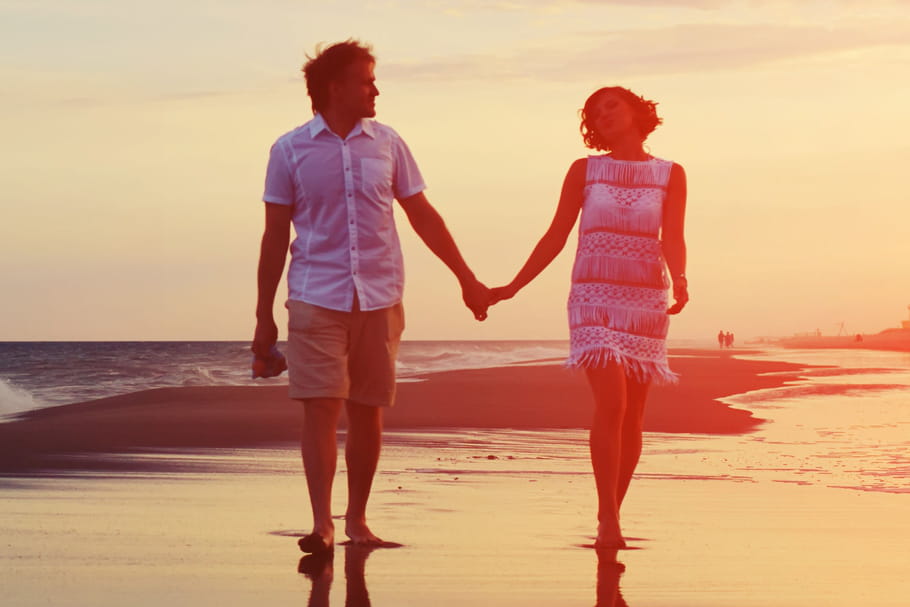 Rencontres amoureuses : en vacances, moins d’exigences…