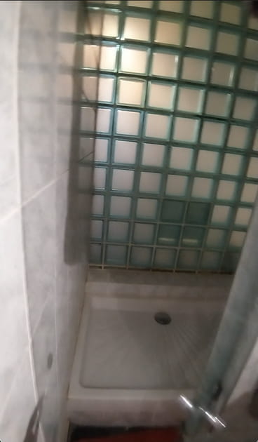 Avant&nbsp;: une douche vieillotte