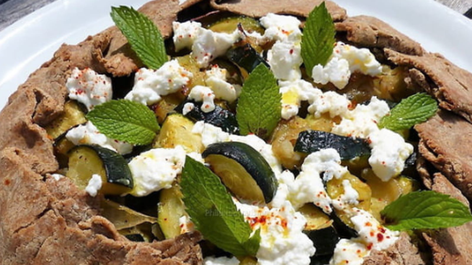 Tarte rustique aux courgettes et au chèvre frais