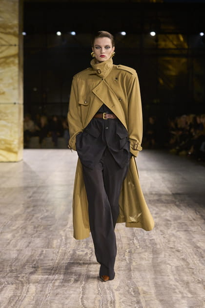 Look 43 du défilé Saint Laurent printemps-été 2024