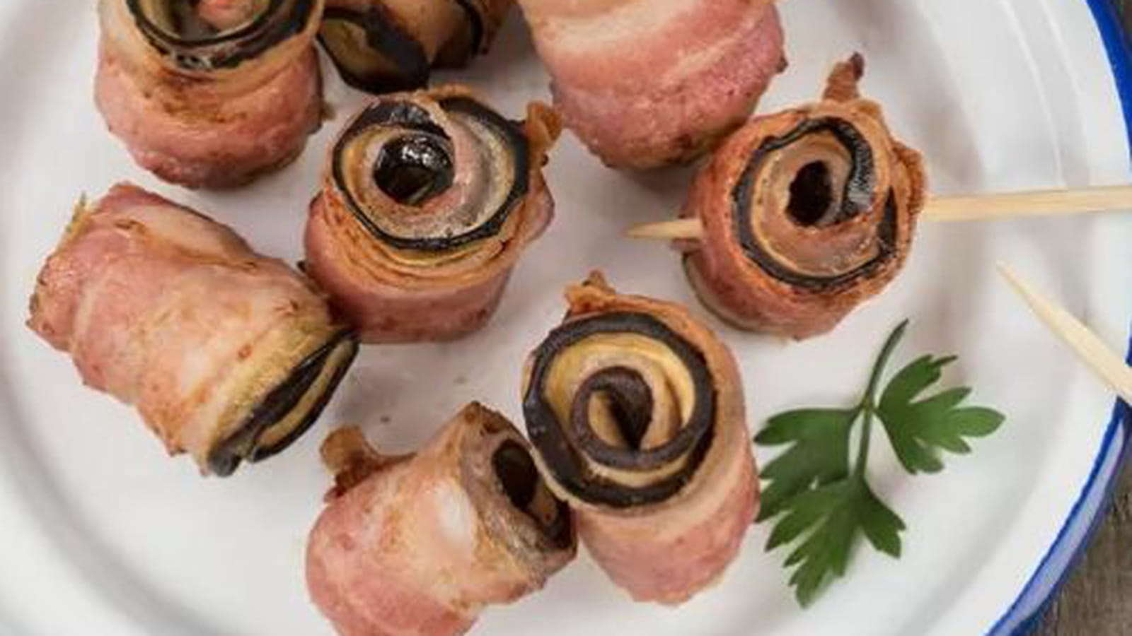 Roulés à la poitrine fumée et aubergine