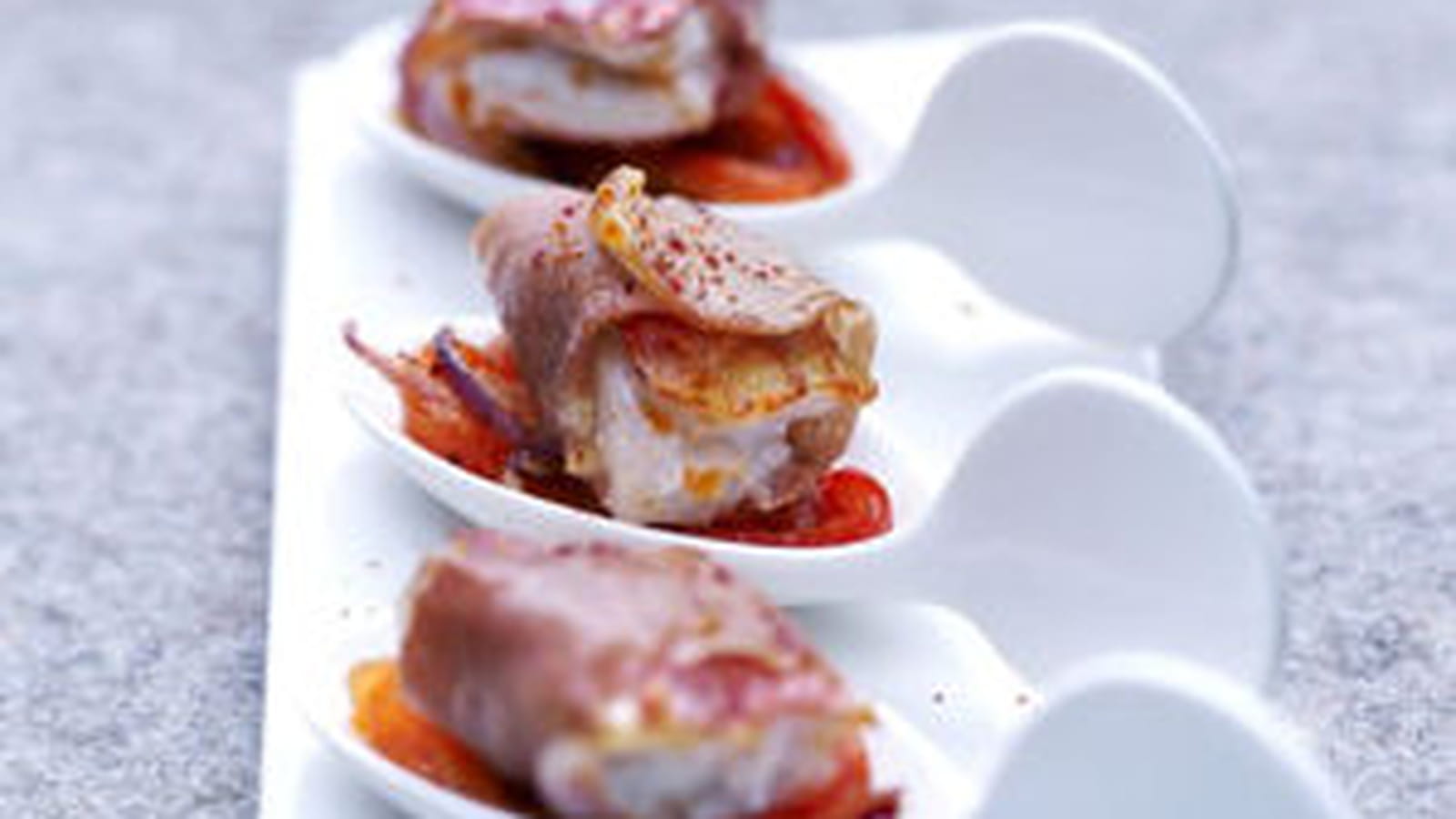 Filet de rouget, jambon et poivronnade