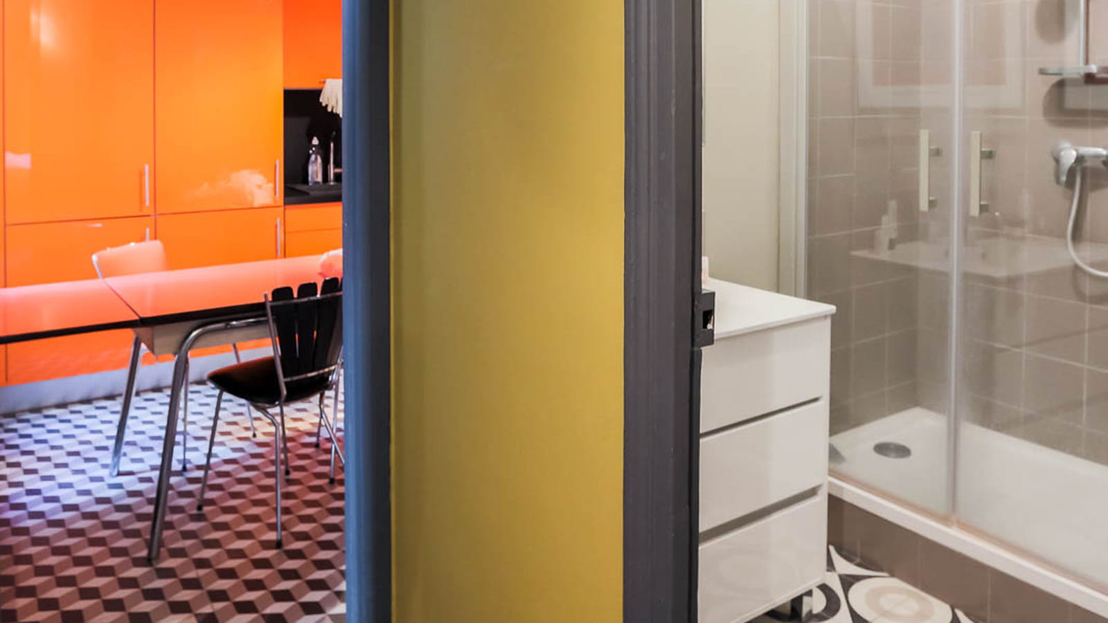 Couloir, cuisine et salle de bains