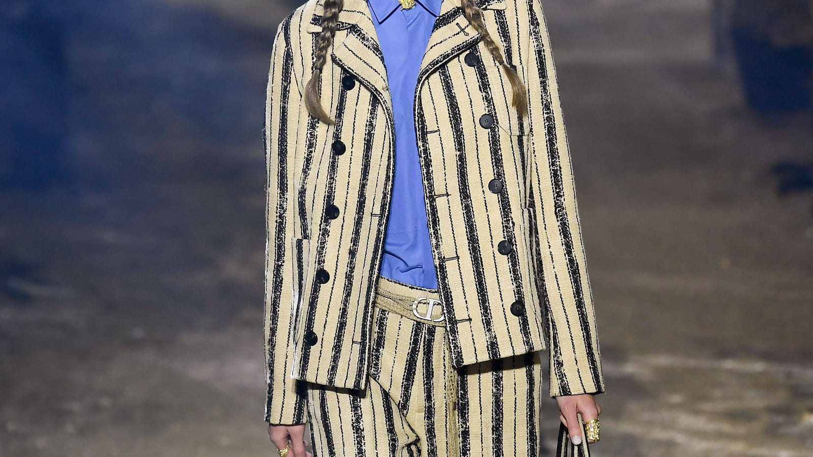 Look 15