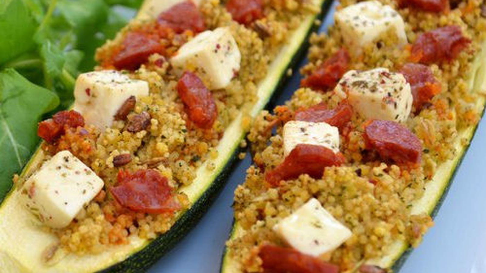 Courgettes farcies aux céréales, feta et chorizo