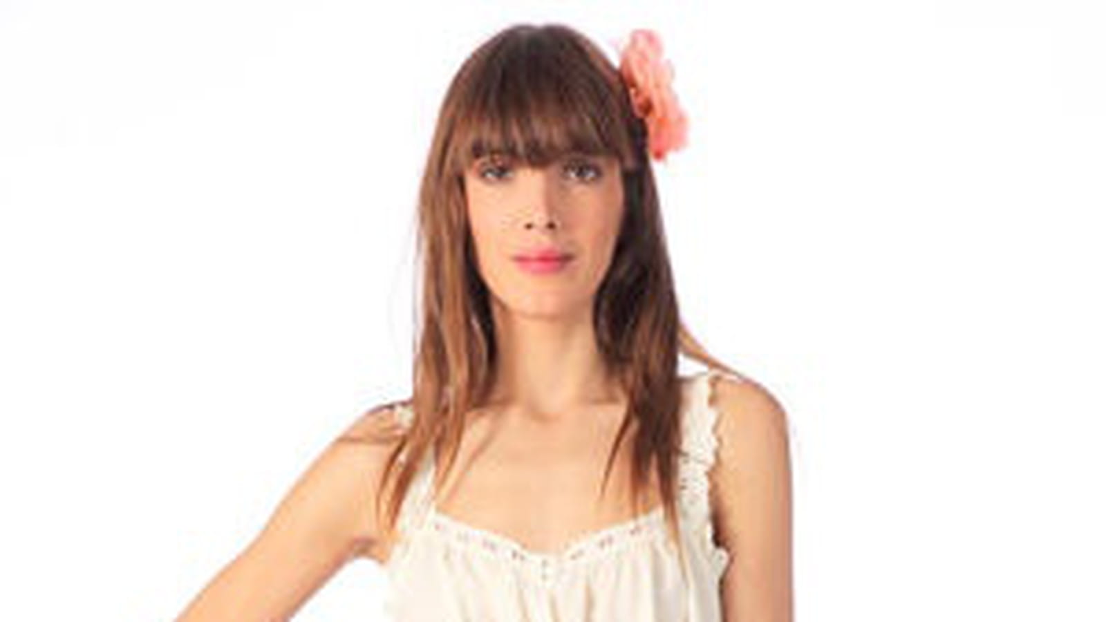 Robe blanche en broderie anglaise de Molly Bracken