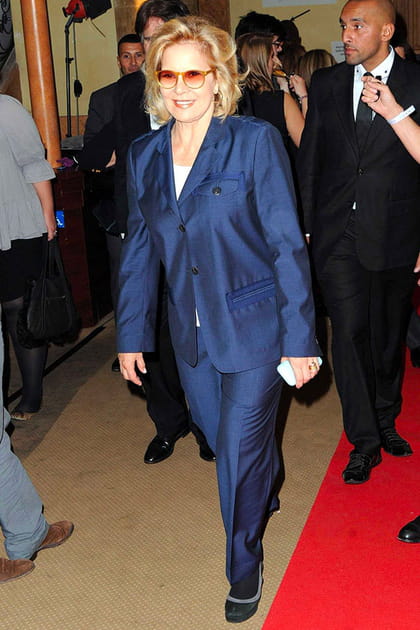 Sylvie Vartan en costume marine