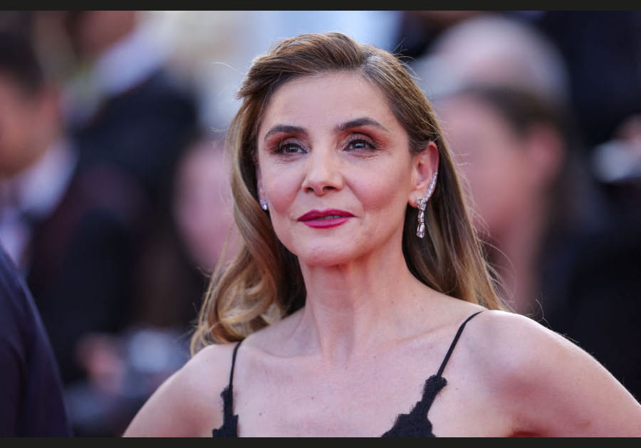 Clotilde Courau, renversante avec sa bouche fuchsia