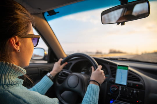 L'appli pr&eacute;f&eacute;r&eacute;e des automobilistes est maintenant interdite&nbsp;: on risque 1500&nbsp;euros d'amende et 6&nbsp;points de permis