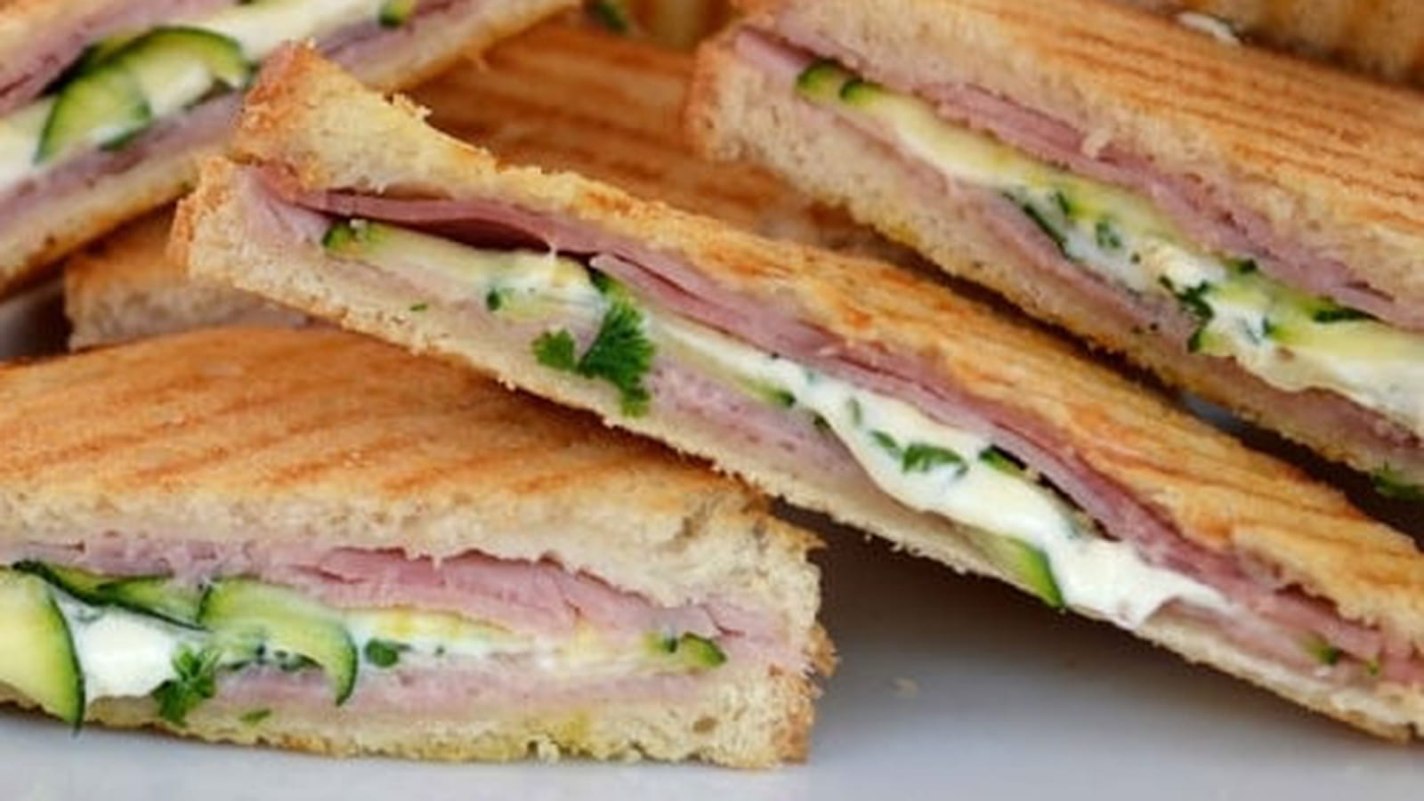 Croques courgettes et persil, jambon et fromage frais Kiri