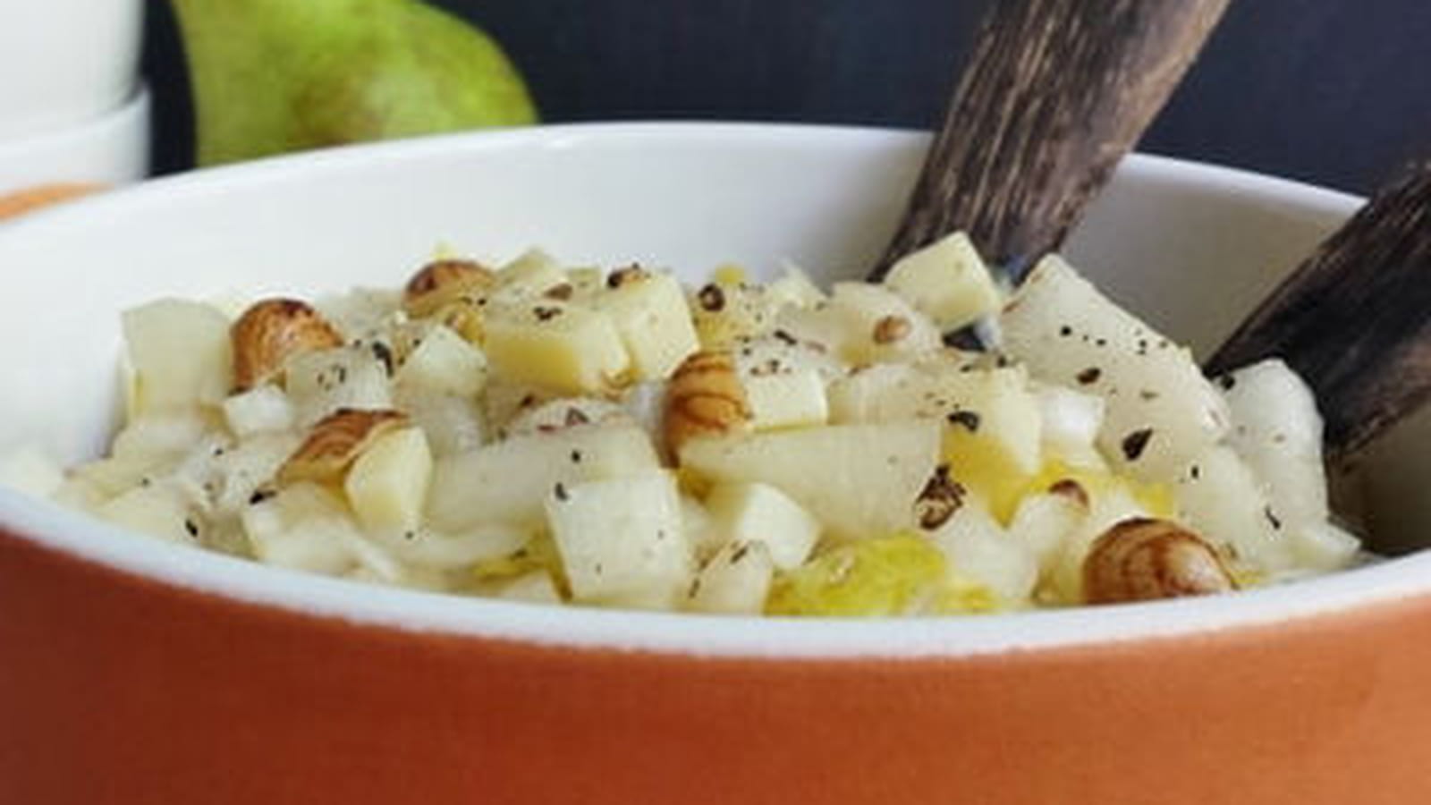 Salade d'endives aux poires, noisettes et comté