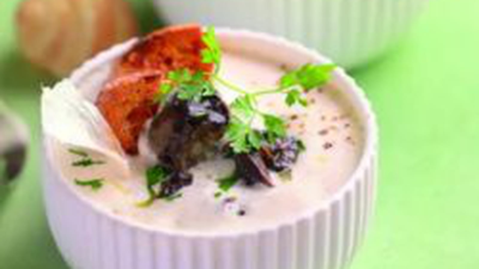 Cassolette d'escargots à la crème d'ail