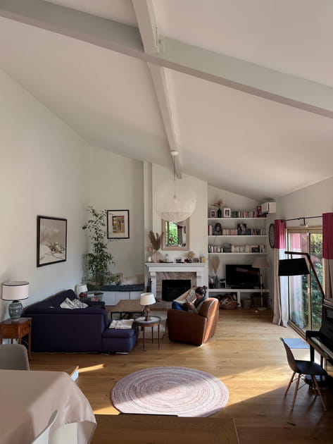 Avant&nbsp;: un salon un peu vide avec cette belle hauteur sous plafond