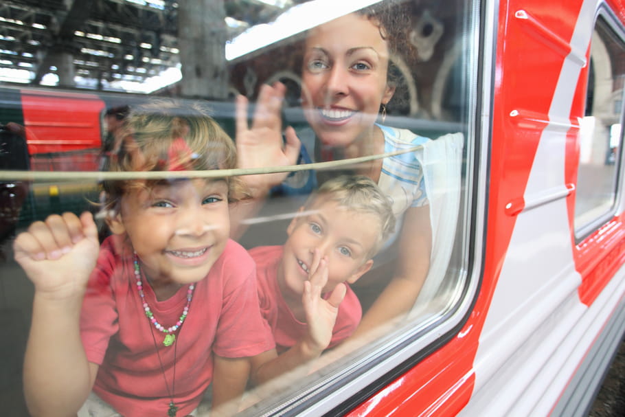 Voyager en train avec des enfants : nos astuces