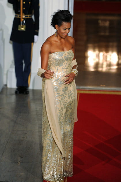 Michelle Obama en robe dor&eacute;e Naeem Khan