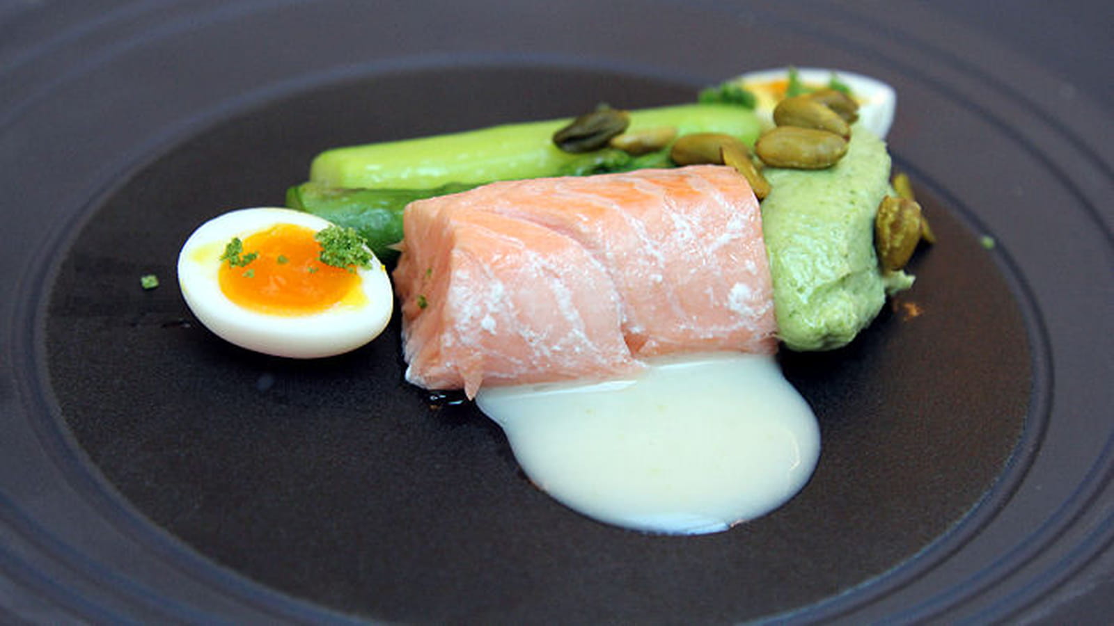 Saumon mi-cuit aux asperges