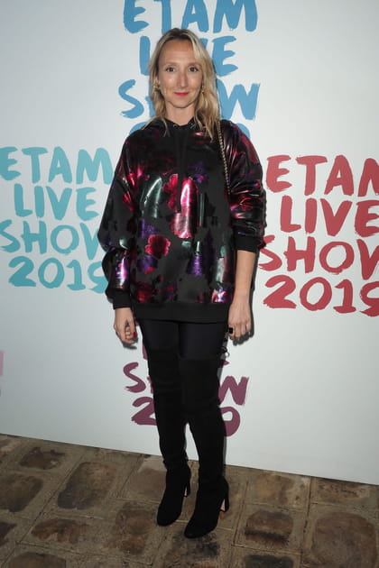 Audrey Lamy en sweat color&eacute;