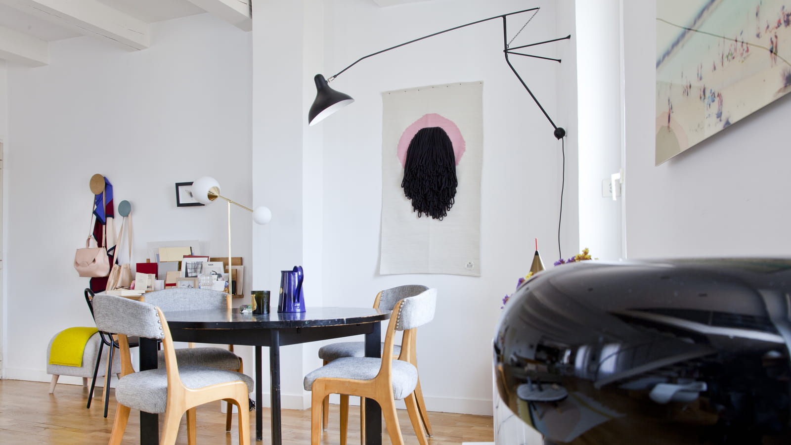 Table en bois noire 