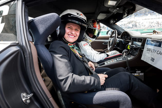 La ministre des Sports, Roxana Maracineanu, au volant