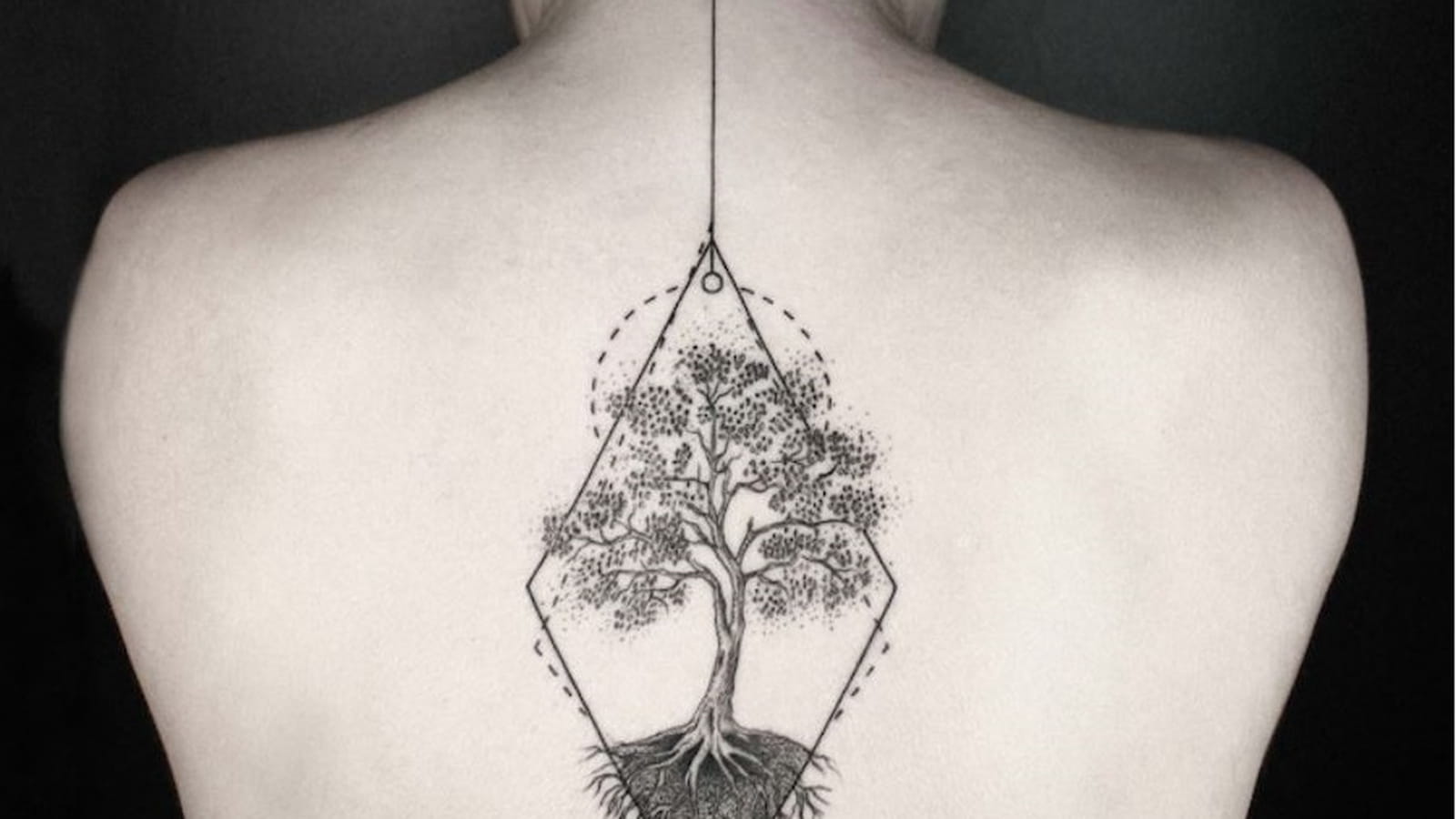 20 tatouages d'arbre de vie inspirants