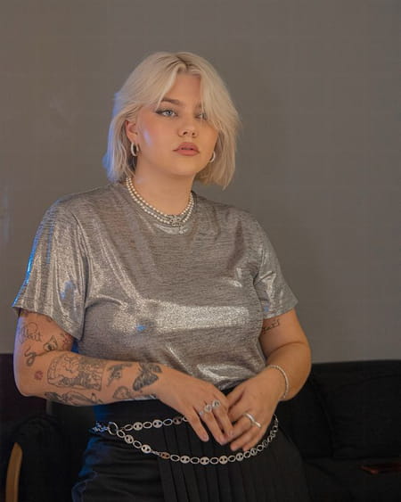 louane-coupe-courte-tendance-printemps-2024