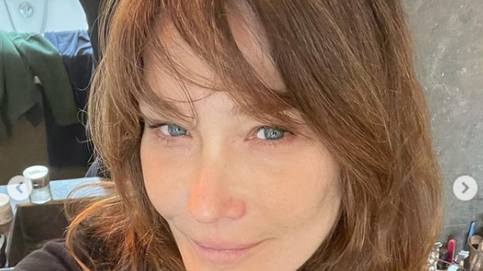 Carla Bruni et sa frange maison