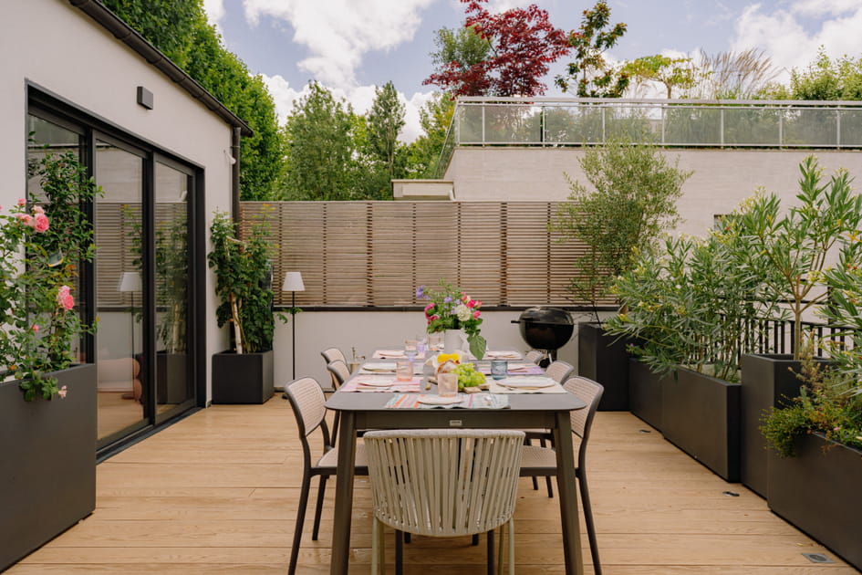 Apr&egrave;s&nbsp;: une immense terrasse bien am&eacute;nag&eacute;e l&agrave; o&ugrave; il n'y avait rien