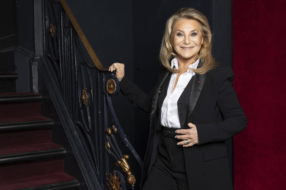 Sheila, &eacute;tincelante avec son brushing de star