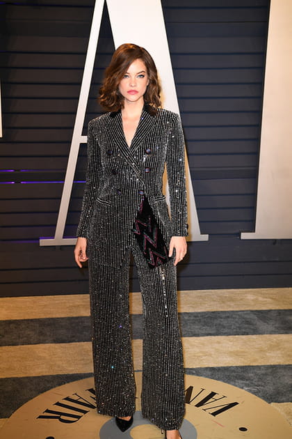 Barbara Palvin en costume large