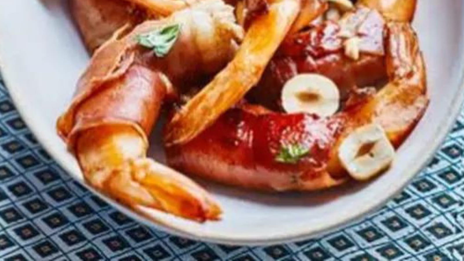 Roulés de gambas au ConsorcioSerrano, sauce vierge tomate séchée