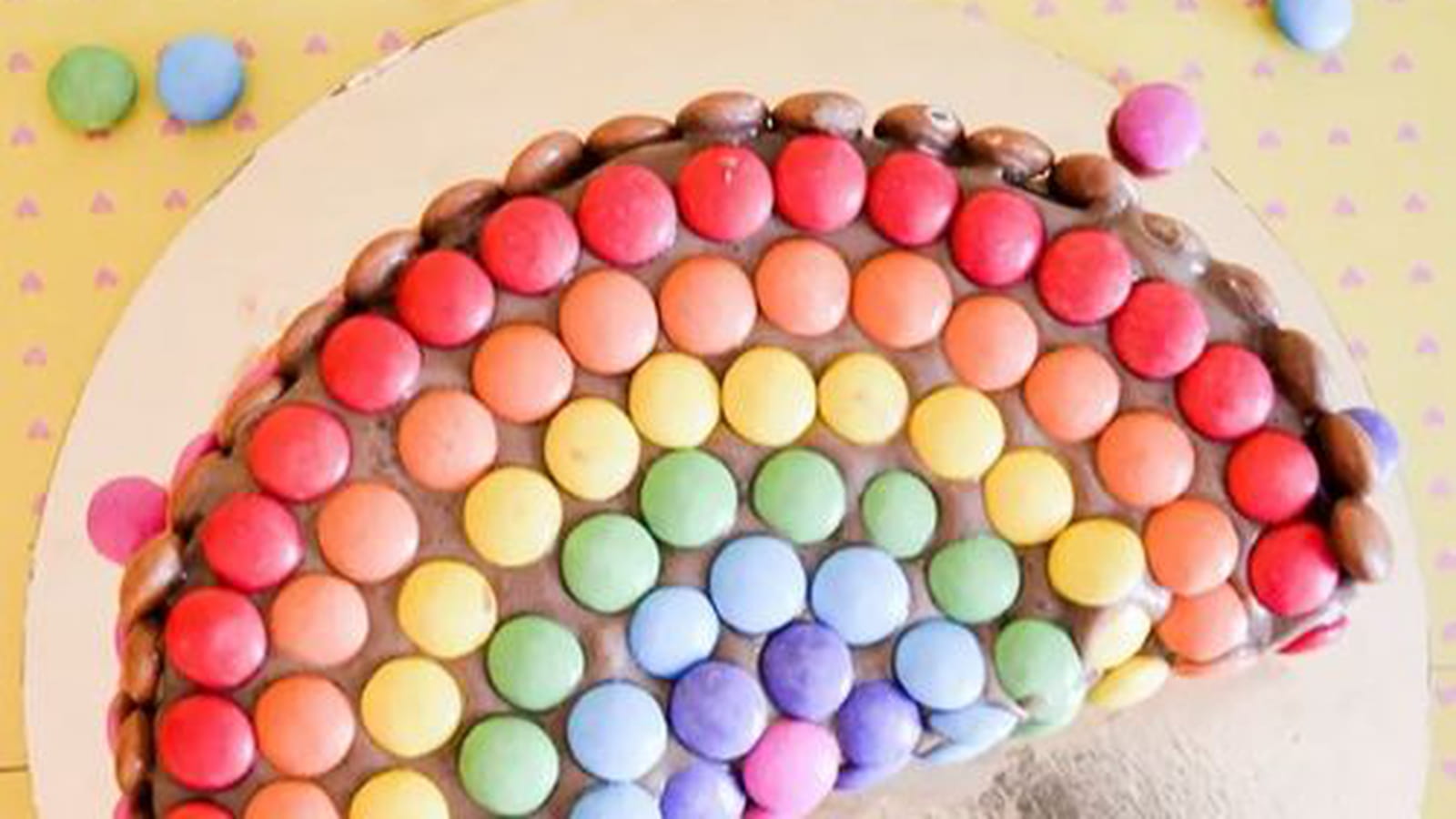 Gâteau arc-en-ciel chocolat et smarties