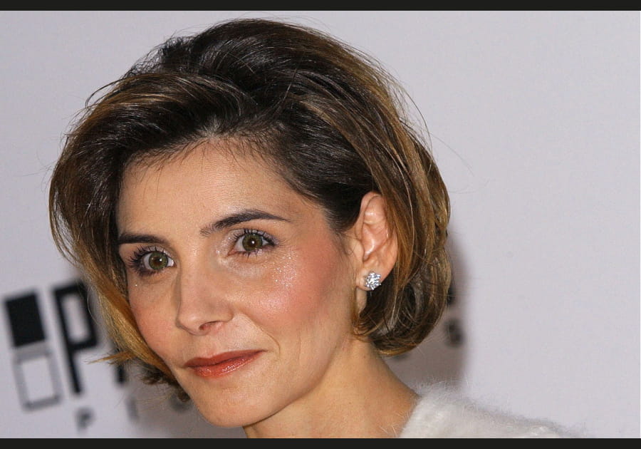 Clotilde Courau, lumineuse avec son highlighter