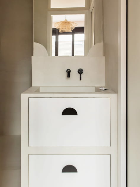 Apr&egrave;s&nbsp;: un lavabo gain de place c&ocirc;t&eacute; salle d'eau