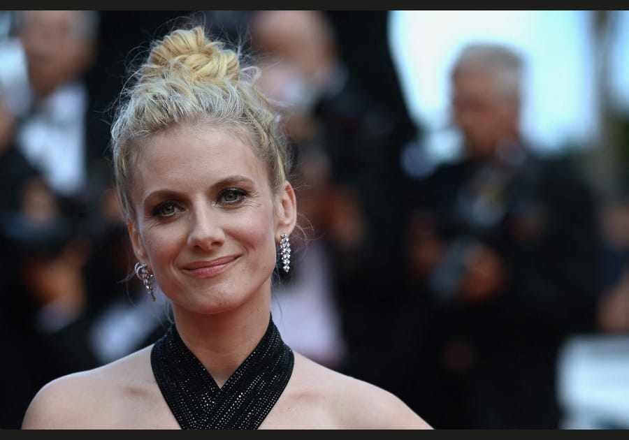 Le chignon coiff&eacute;-d&eacute;coiff&eacute; de M&eacute;lanie Laurent