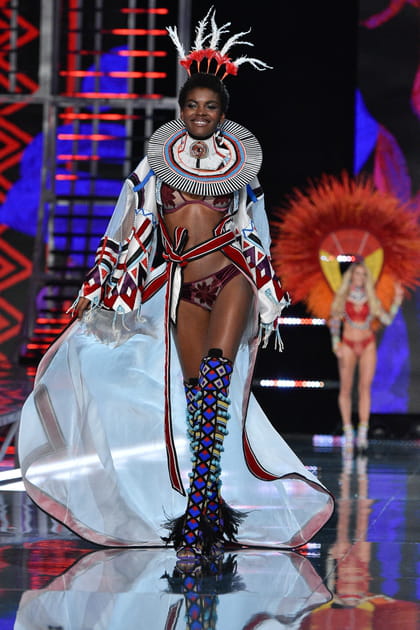 Amilna Estev&atilde;o au d&eacute;fil&eacute; Victoria's Secret 2017