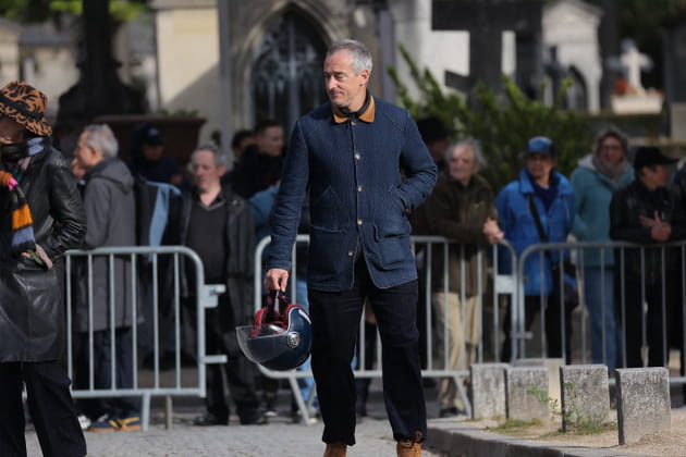 Le com&eacute;dien et animateur S&eacute;bastien Thoen aux fun&eacute;railles d'Isabelle Mergault