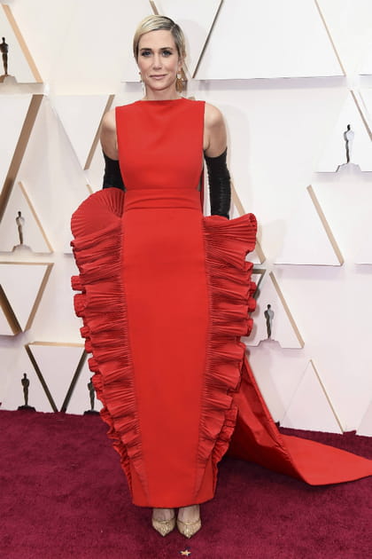 Kristen Wiig en robe volants lat&eacute;raux