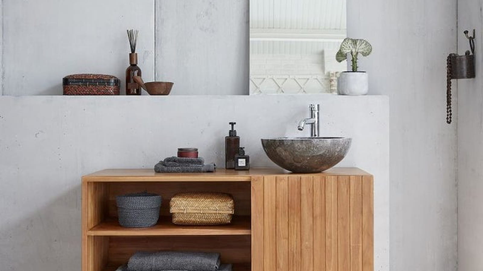 Un meuble vasque naturel