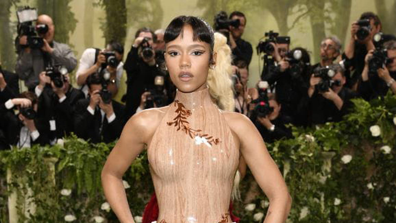 Taylor Russell en Loewe