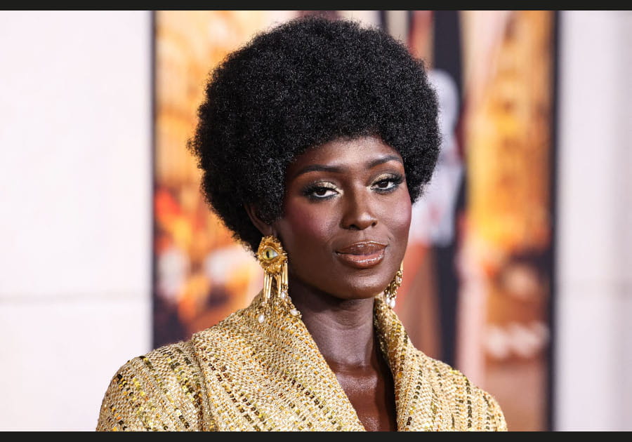 Jodie Turner Smith, &eacute;tincelante avec son maquillage gold