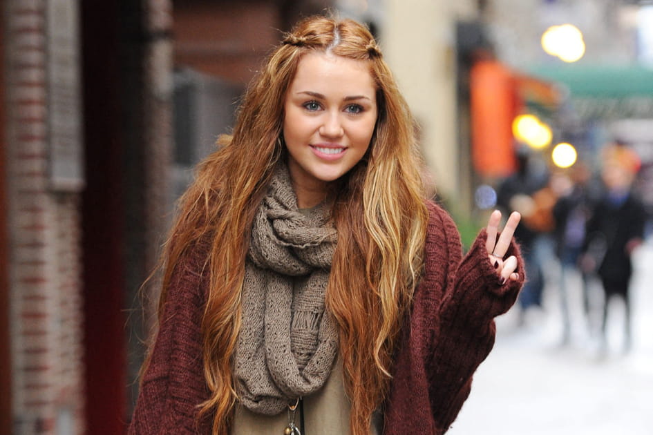 La couronne de cheveux tress&eacute;e de Miley Cyrus