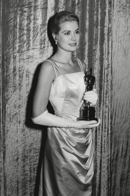Grace Kelly en robe de satin