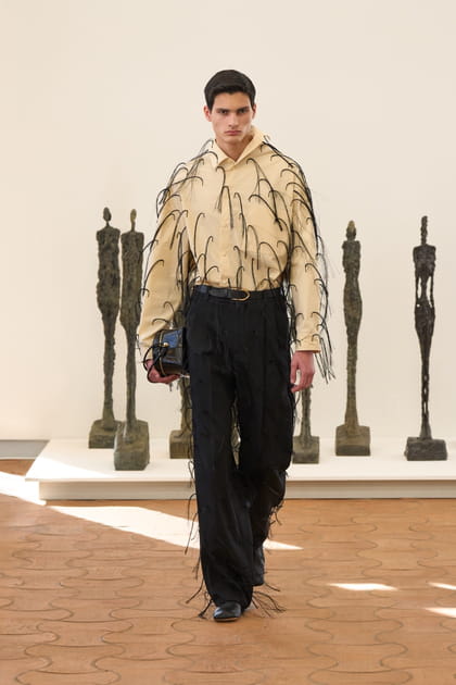 Look 39&nbsp;du d&eacute;fil&eacute; Jacquemus "Les sculptures"