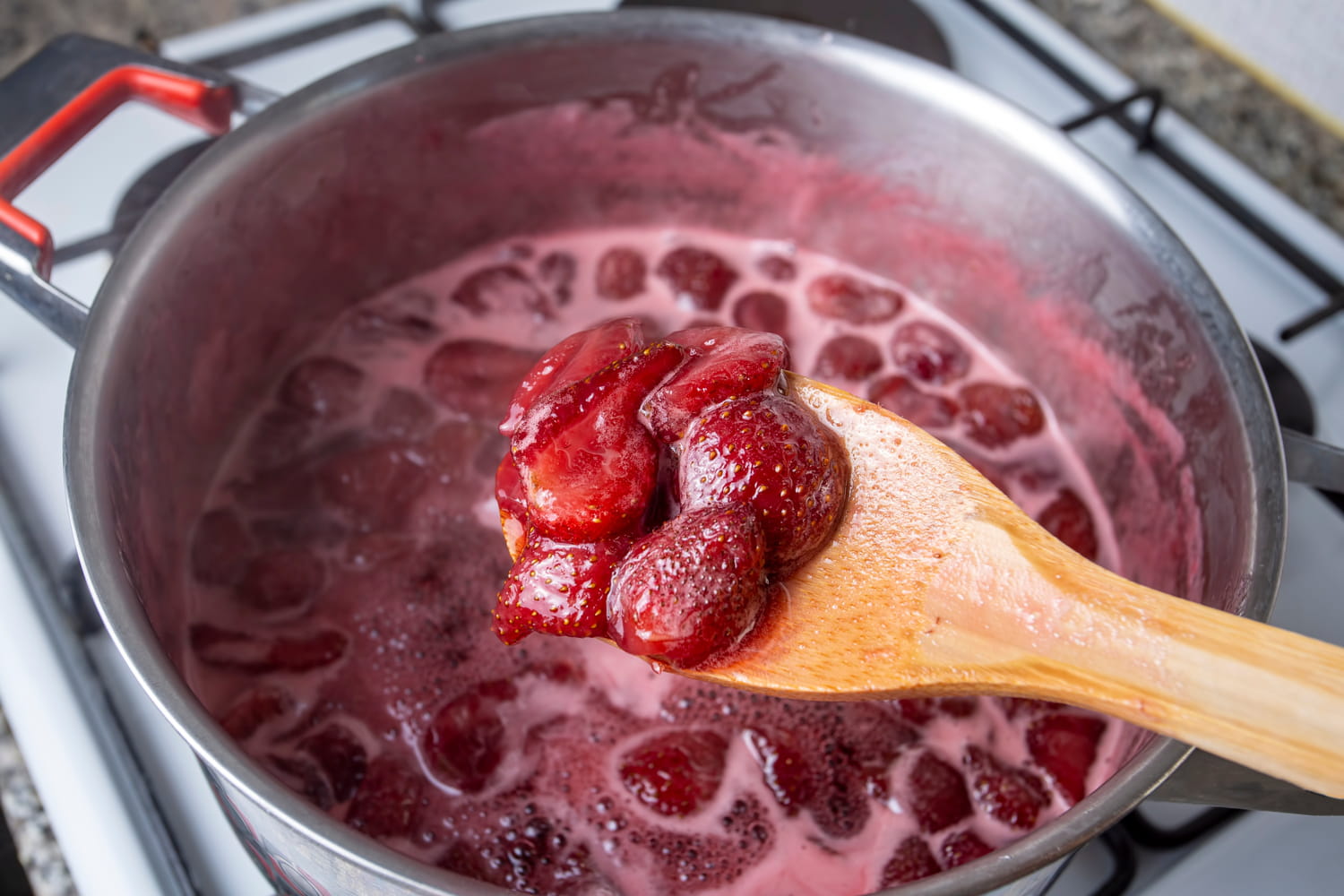 Pas besoin de thermomètre pour réussir sa confiture maison, nos grands-mères faisaient comme ça