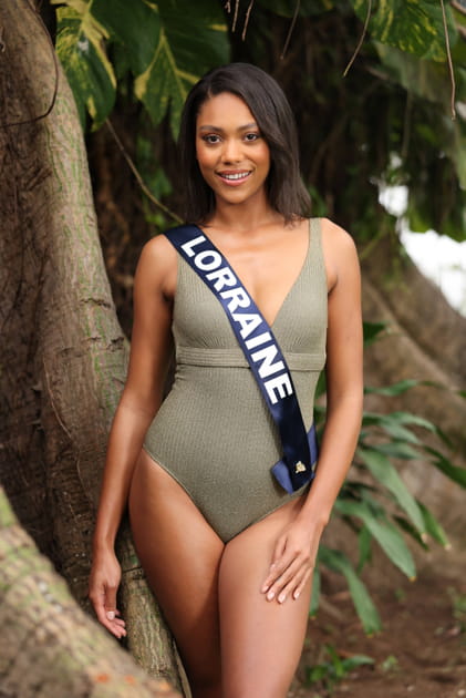 Miss France 2025&nbsp;: Assia Roosz-Tomenti, Miss Lorraine 2024&nbsp;pose en maillot de bain
