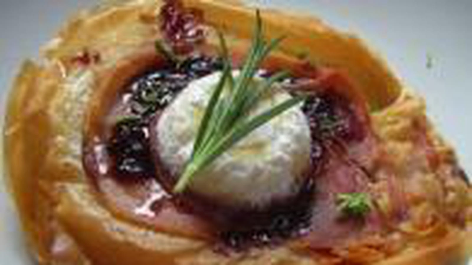Croustillant au jambon de Bayonne et chèvre chaud