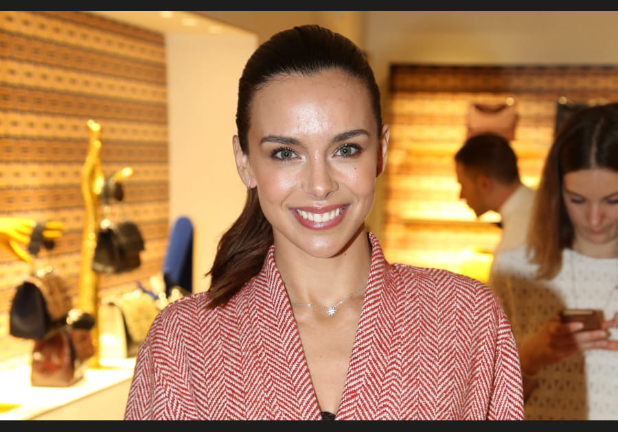 Marine Lorphelin, gracieuse avec sa queue-de-cheval lisse