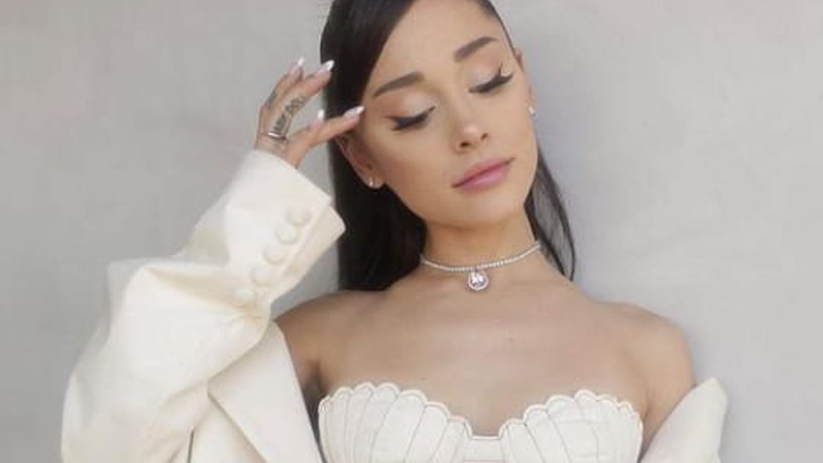 @arianagrande