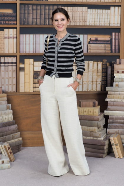 Virginie Ledoyen en gilet et pantalon blanc